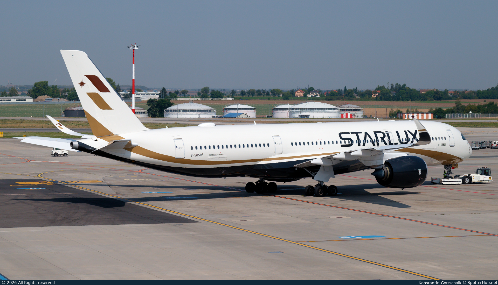 Photo of B-58509 - Airbus A350-941 operated by Starlux