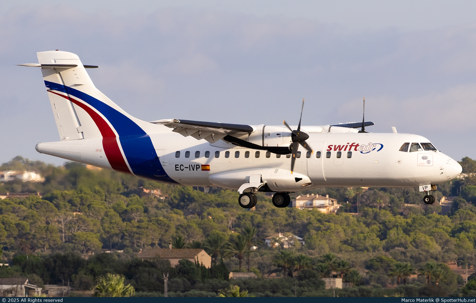 Photo of EC-IVP - ATR 42-300(F) operated by Swiftair