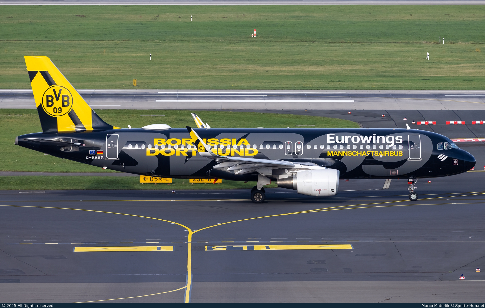 Photo of D-AEWM - Airbus A320-214 operated by Eurowings