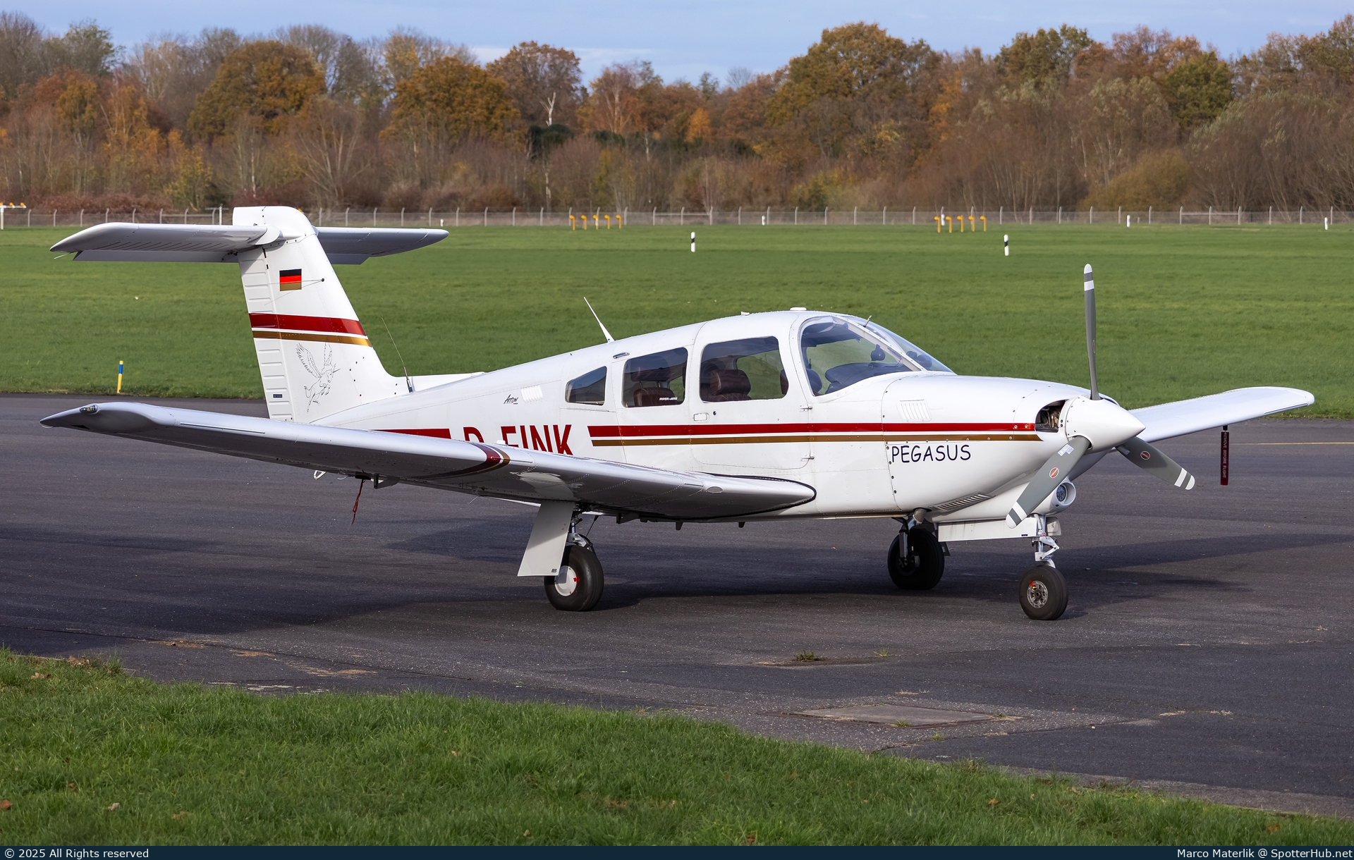 Photo of D-EINK - Piper PA-28RT-201T Turbo Arrow IV operated by Flugsportgruppe im DLR Oberpfaffenhofen