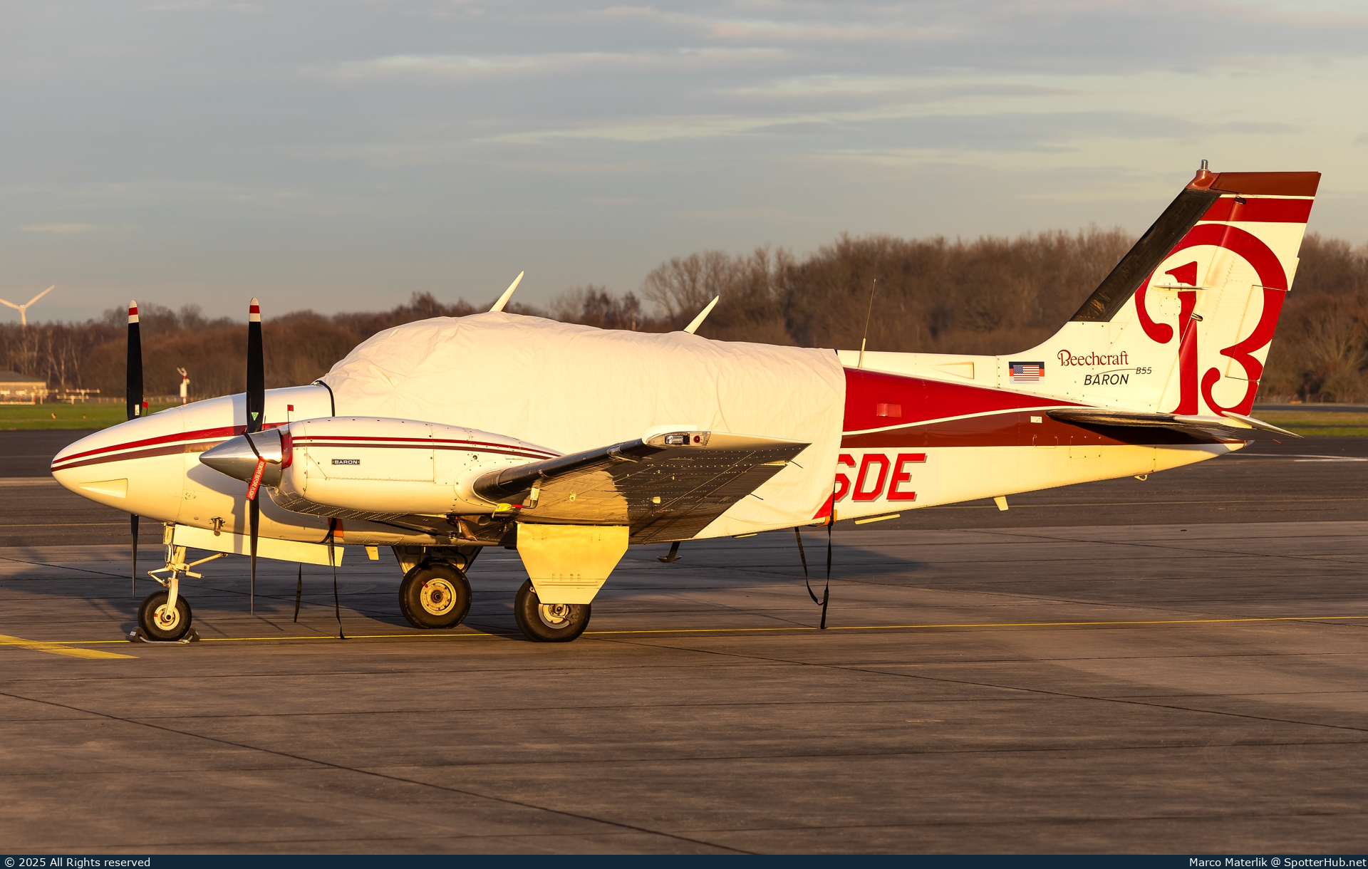 Photo of N26DE - Beechcraft 95-B55 Baron operated by Private