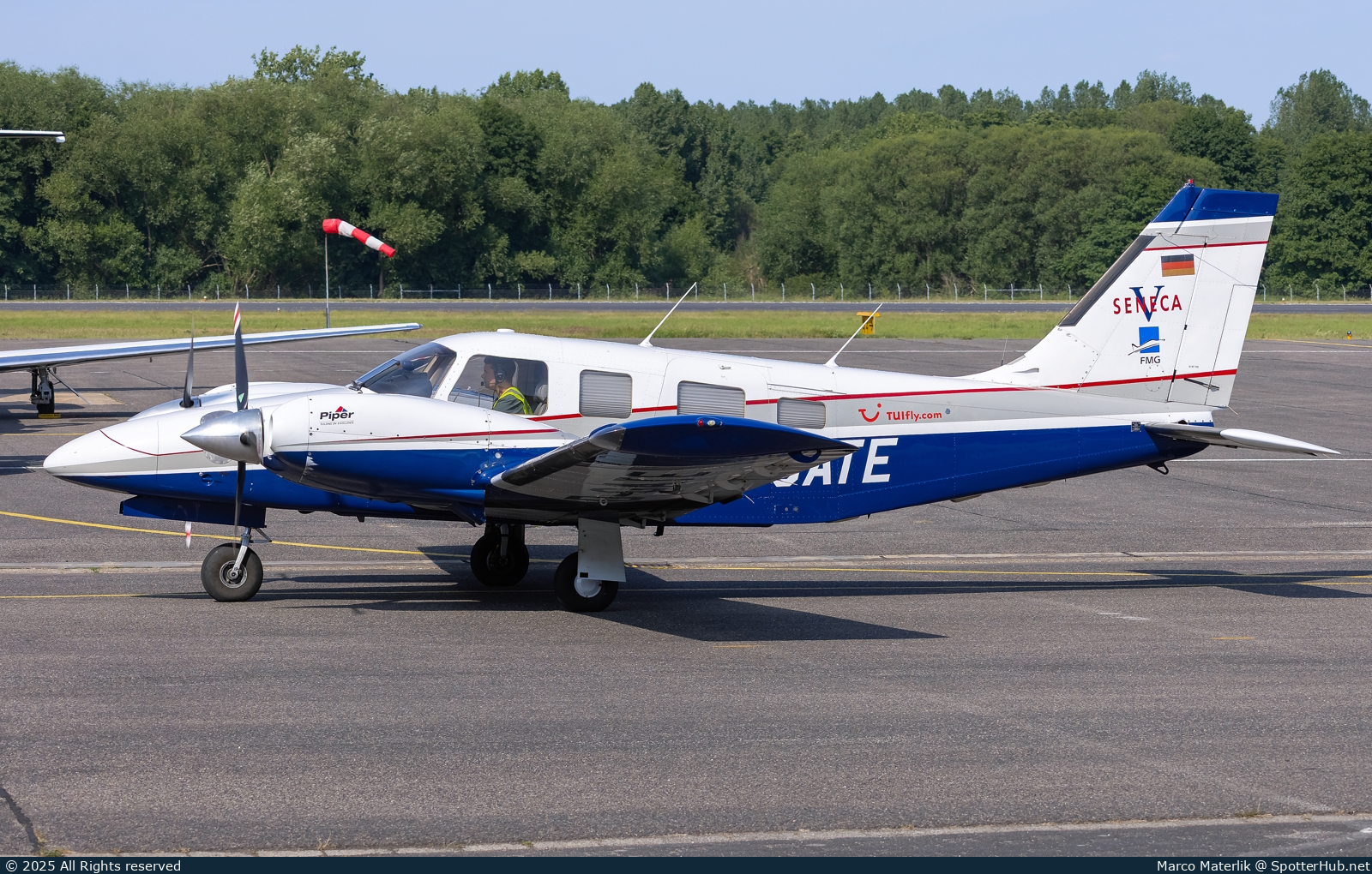Photo of D-GATE - Piper PA-34-220T Seneca V operated by FMG-FlightTraining