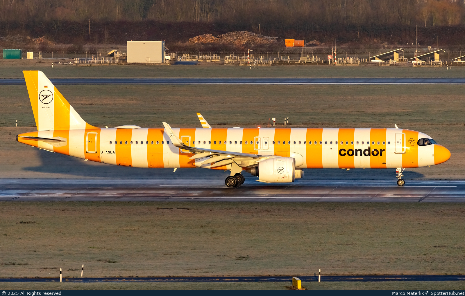 Photo of D-ANLA - Airbus A321-271NX operated by Condor