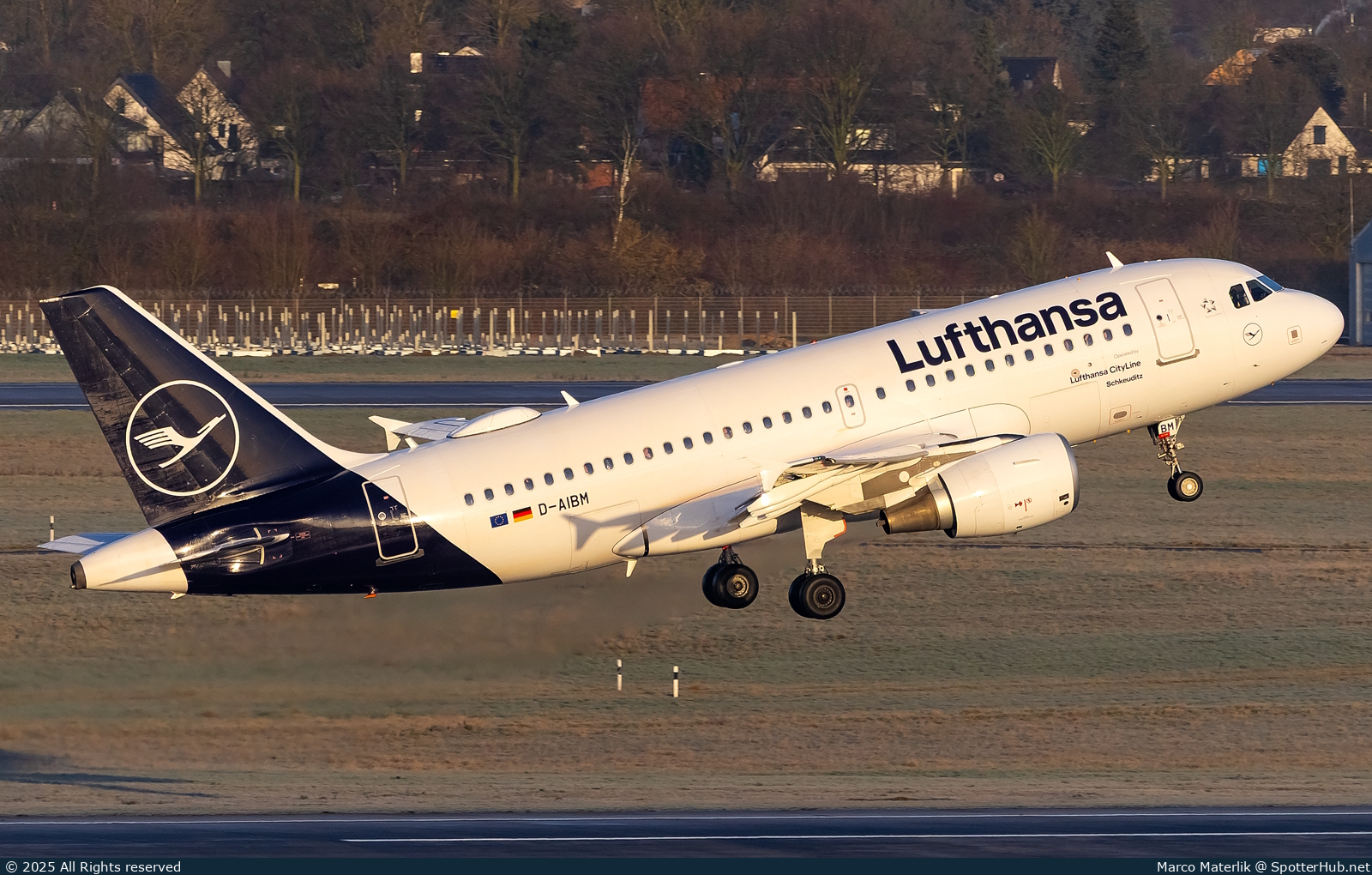 Photo of D-AIBM - Airbus A319-112 operated by Lufthansa CityLine