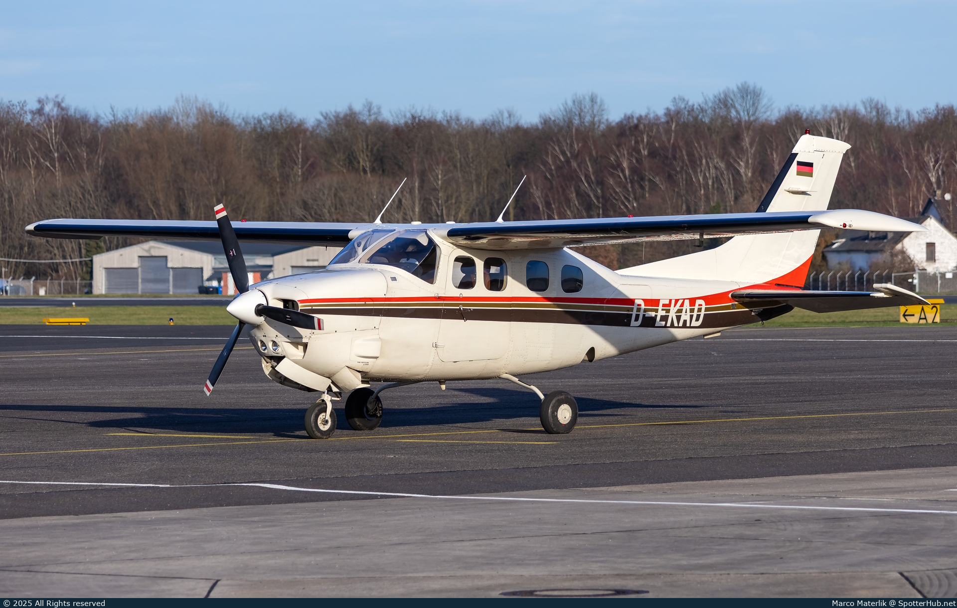 Photo of D-EKAD - Cessna P210N Pressurized Centurion II operated by Private