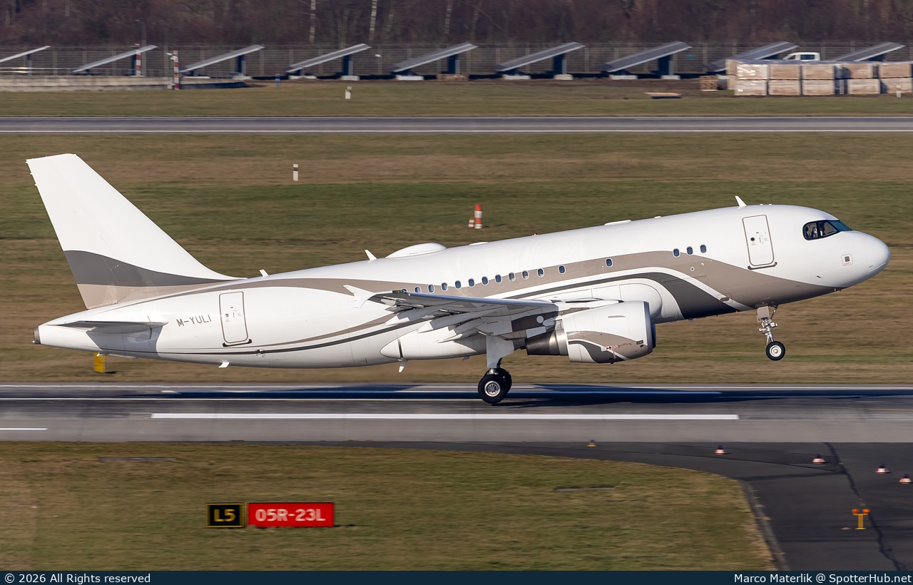 Photo of M-YULI - Airbus A319-115(CJ) operated by Private
