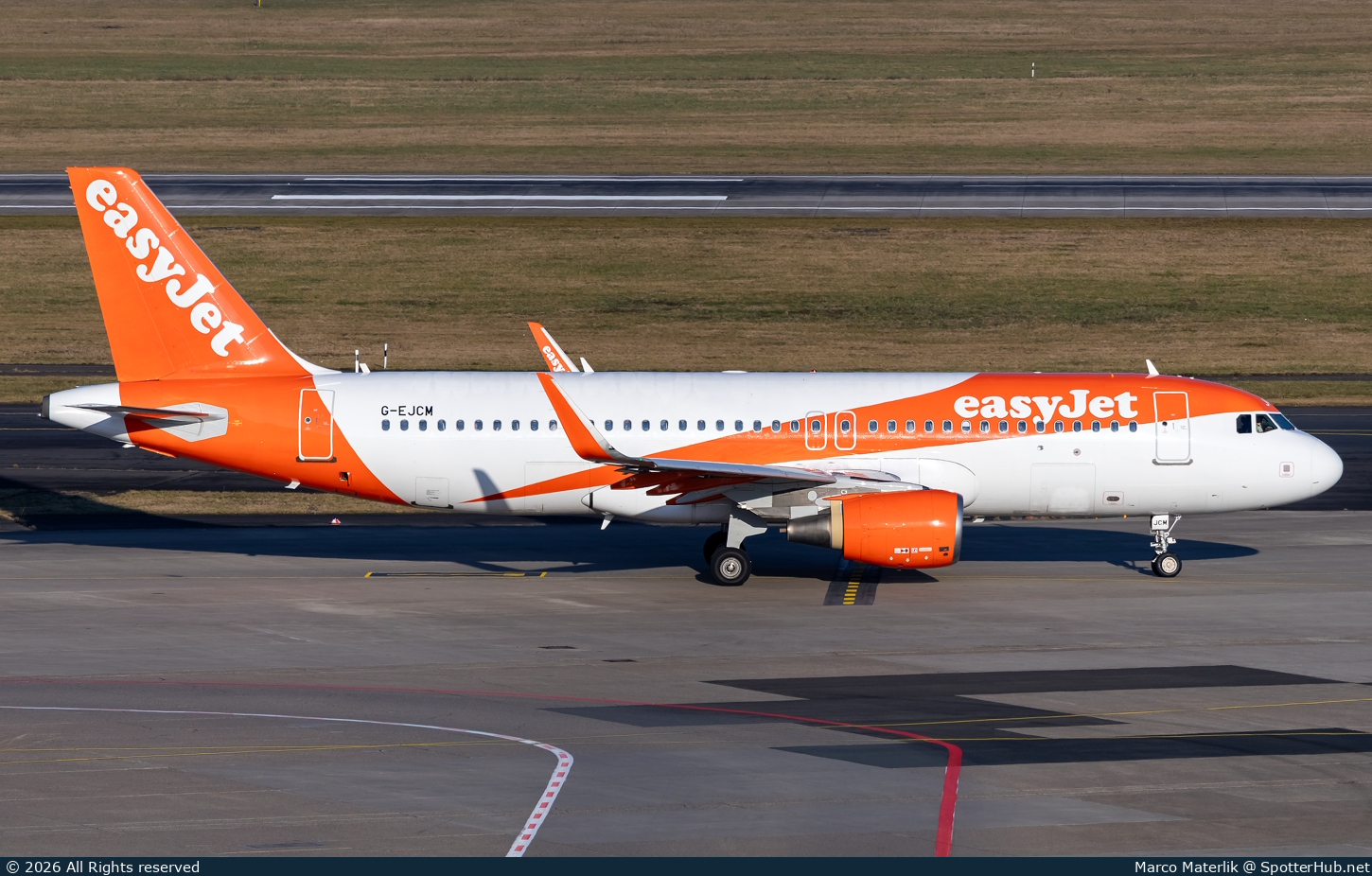 Photo of G-EJCM - Airbus A320-214 operated by easyJet