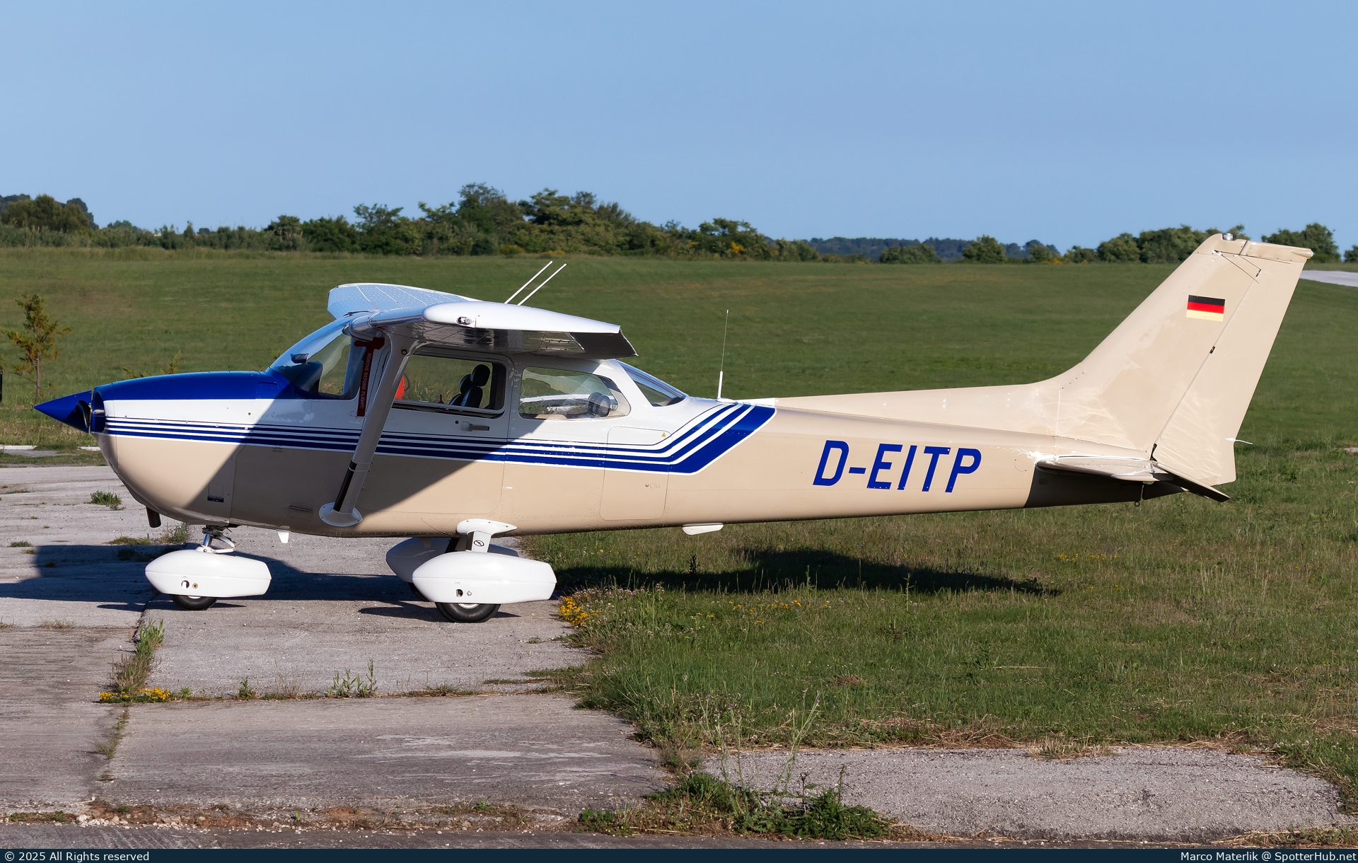 Photo of D-EITP - Reims-Cessna F172P Skyhawk II
