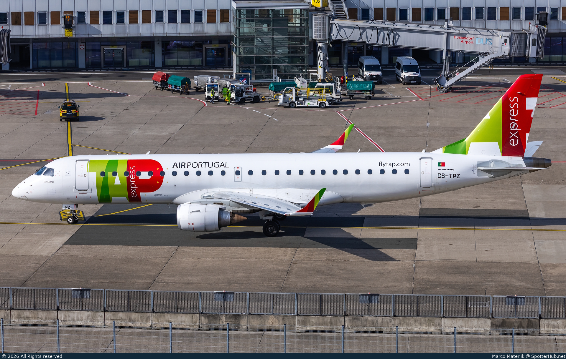 Photo of CS-TPZ - Embraer ERJ-190AR operated by TAP Express (opb Portugália Airlines)