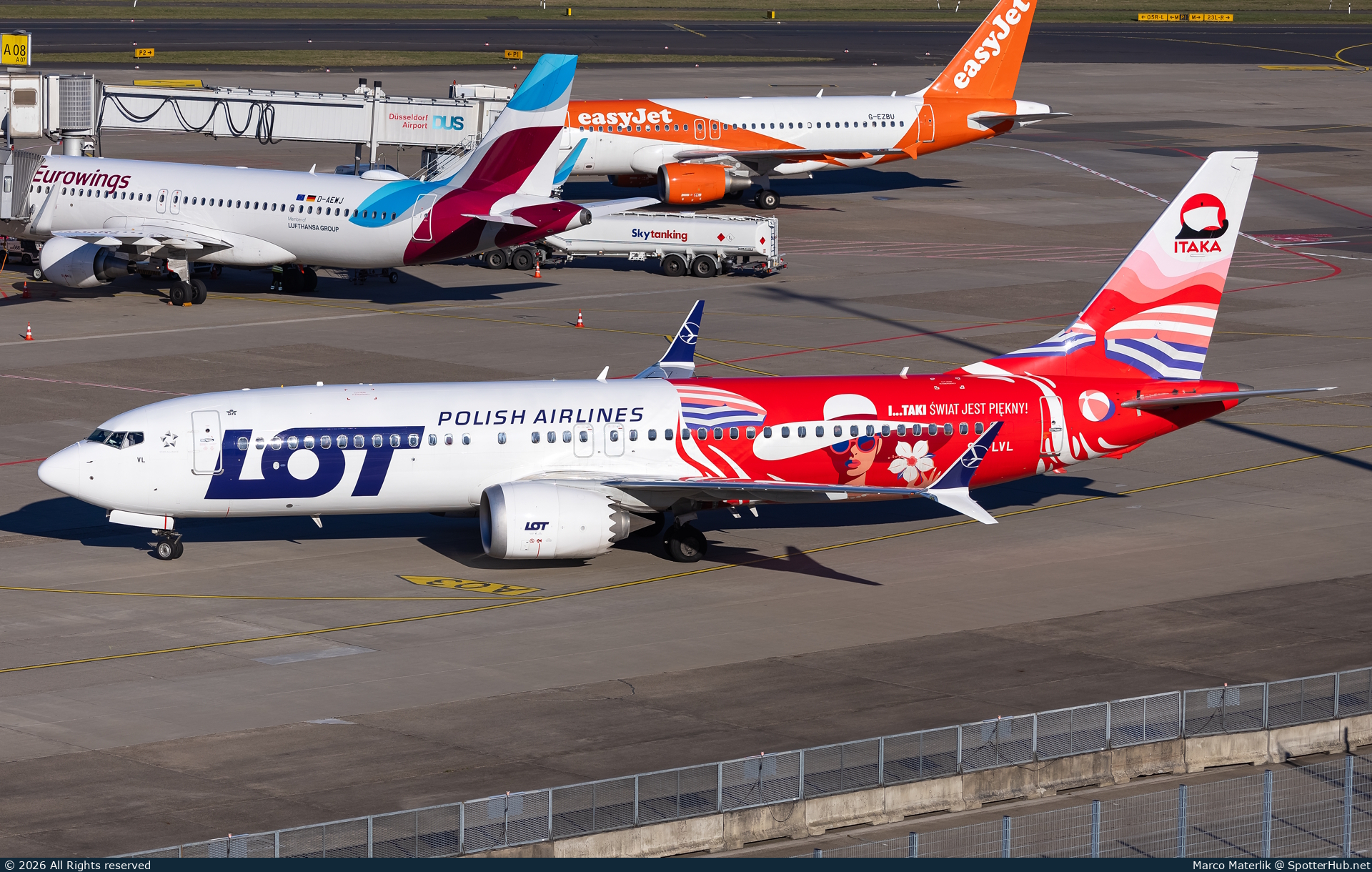 Photo of SP-LVL - Boeing 737 MAX 8 operated by LOT Polish Airlines
