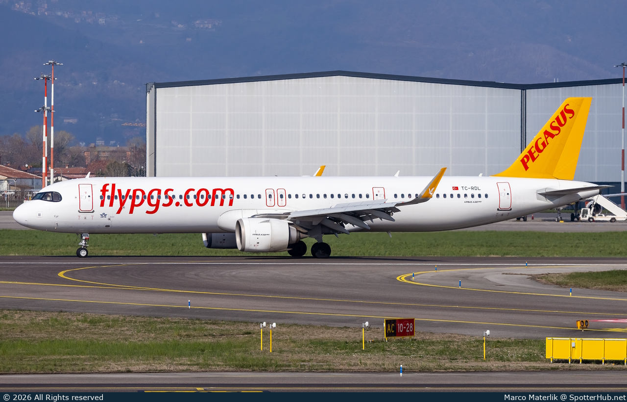 Photo of TC-RDL - Airbus A321-251NX operated by Pegasus Airlines