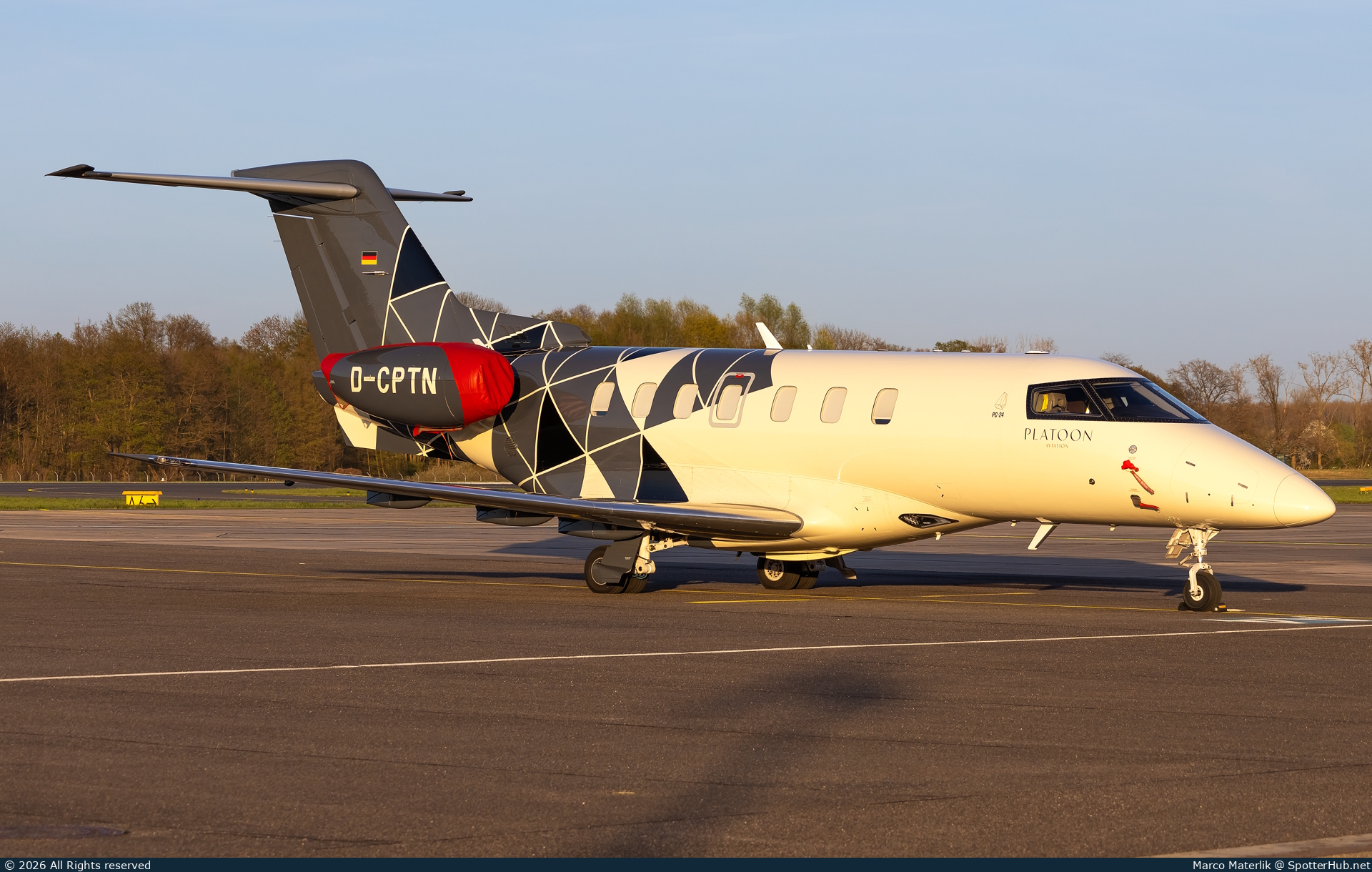 Photo of D-CPTN - Pilatus PC-24 operated by Platoon Aviation