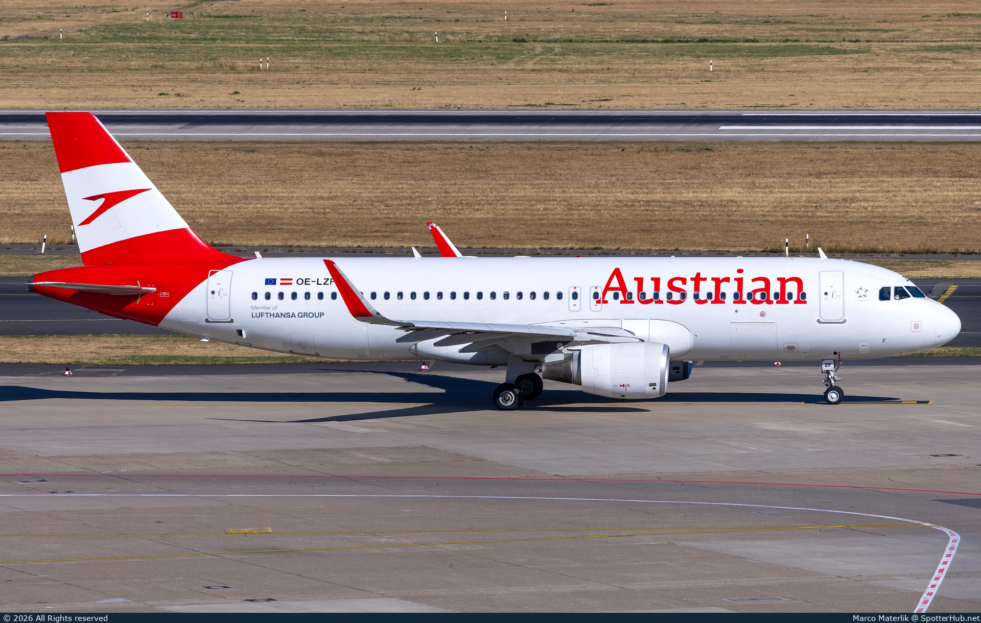 Photo of OE-LZF - Airbus A320-214 operated by Austrian Airlines