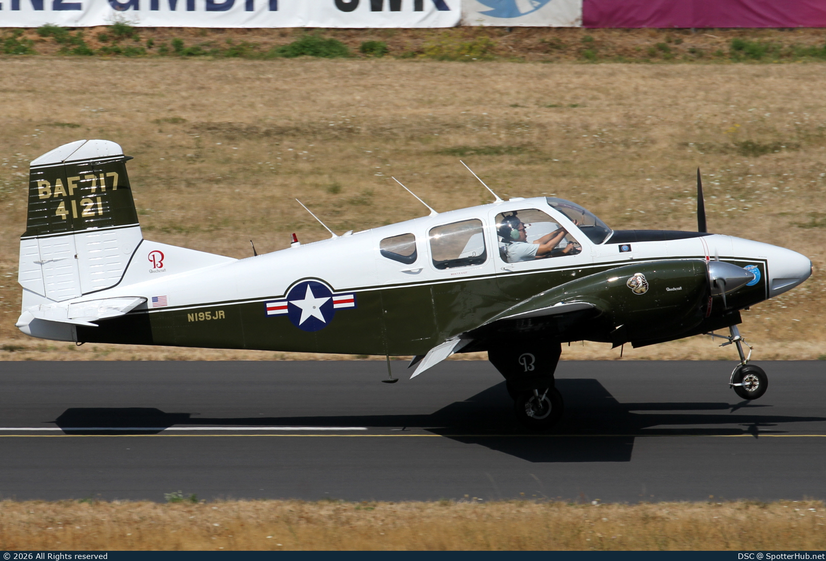 Photo of N195JR - Beechcraft 95 Travel Air operated by Private