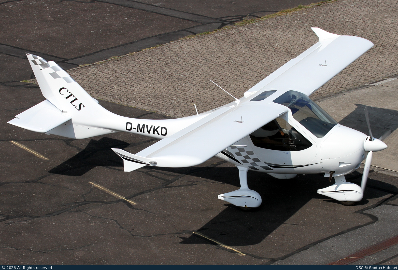 Photo of D-MVKD - Flight Design CTLS operated by Private