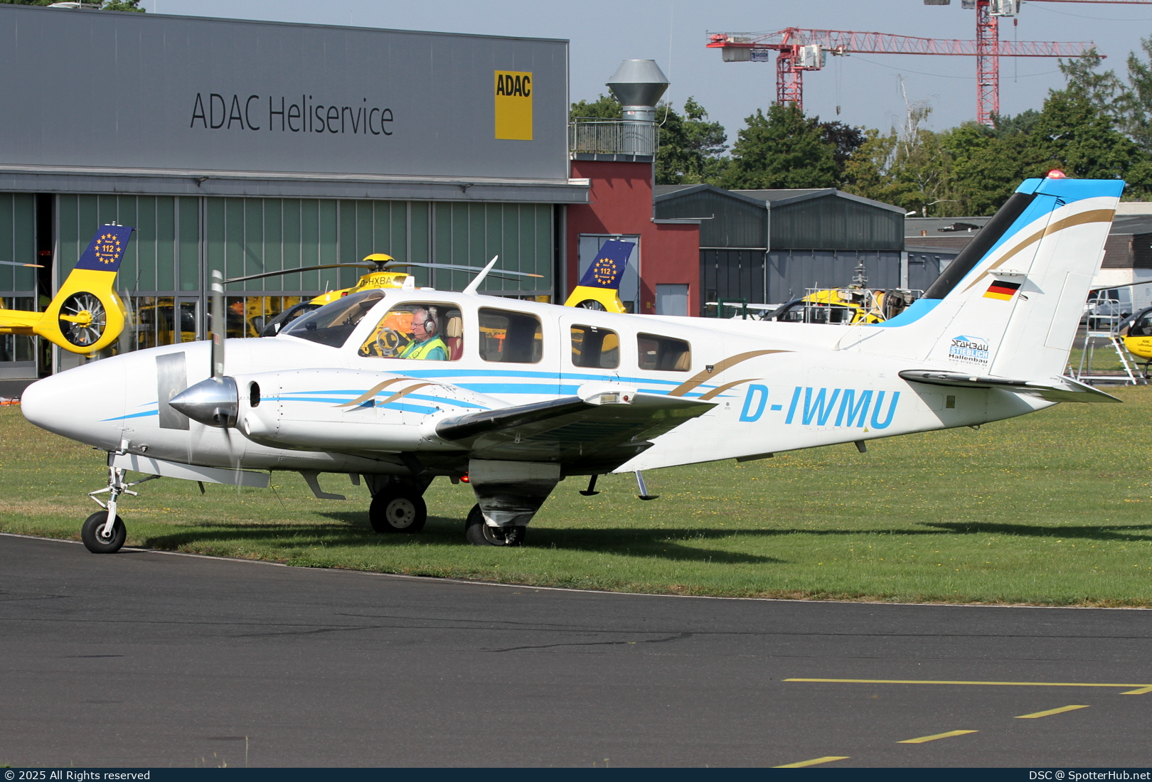 Photo of D-IWMU - Beechcraft 58P Pressurized Baron operated by Private