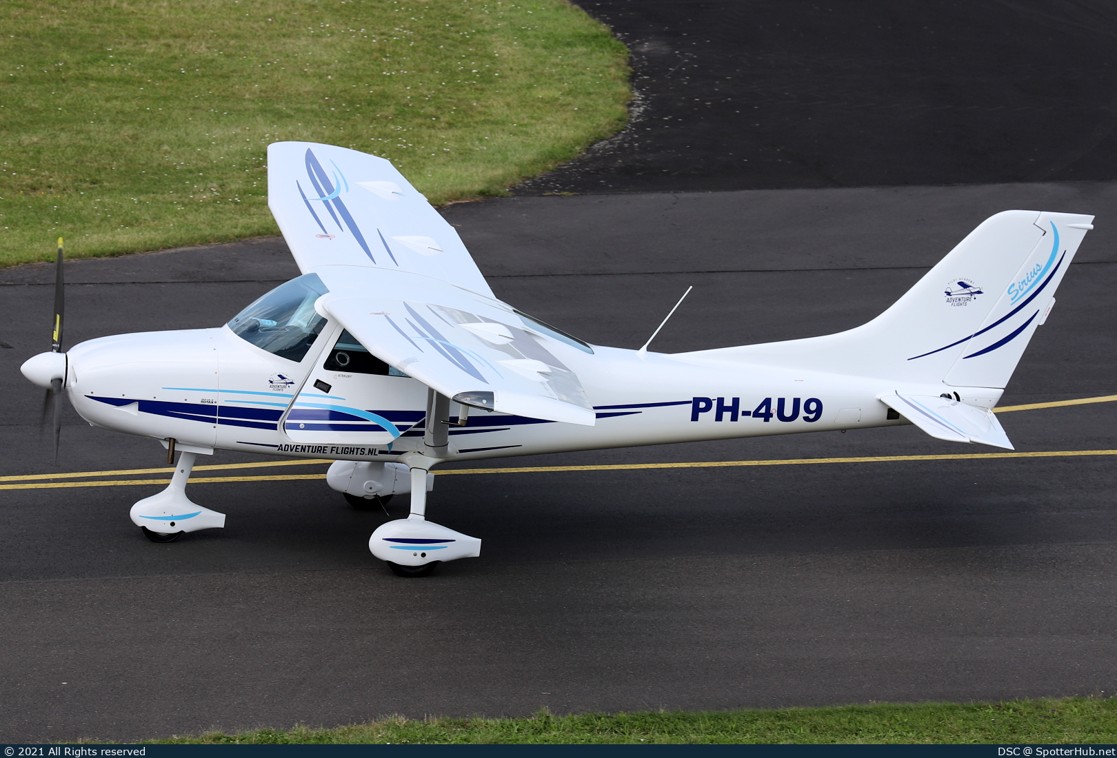 Photo of PH-4U9 - TL Ultralight TL-3000 Sirius operated by Adventure Flights