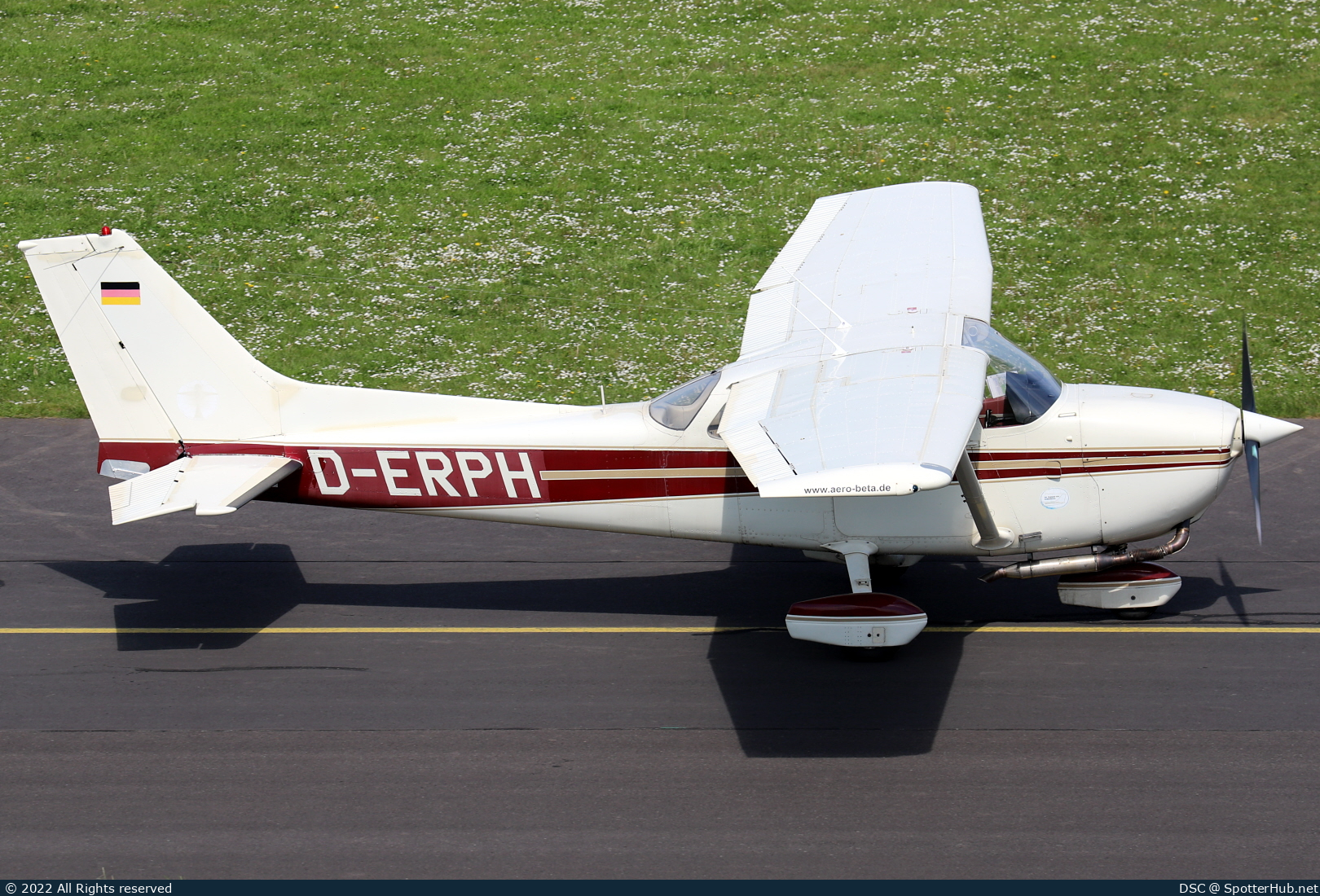 Photo of D-ERPH - Cessna 172N Skyhawk II operated by Aero-Beta Flight Training