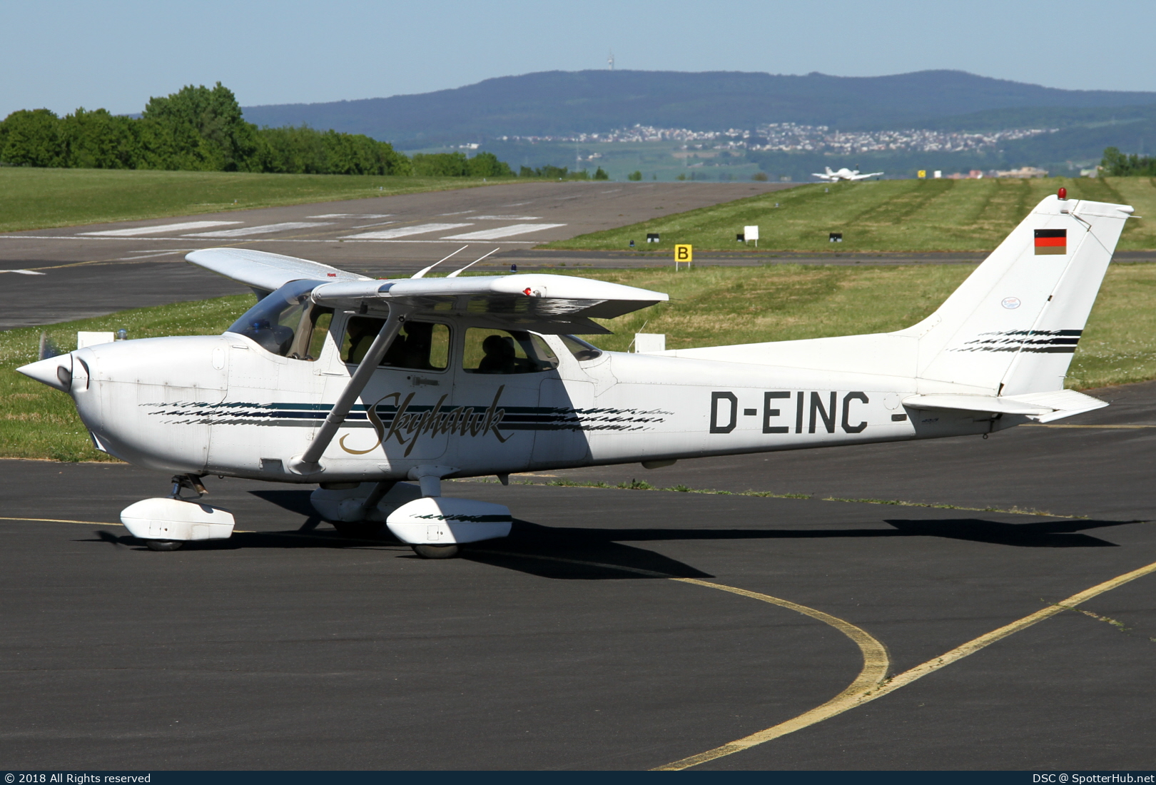 Photo of D-EINC - Cessna 172R Skyhawk operated by Aeroclub Bergisch Land Remscheid