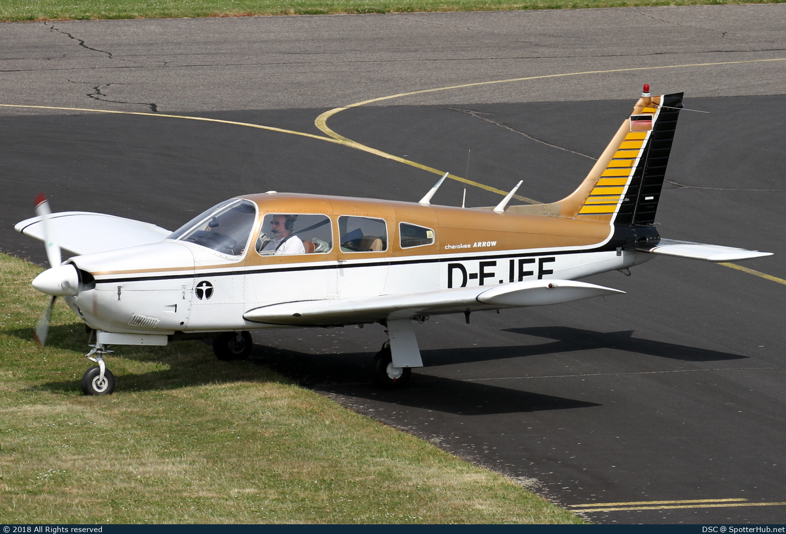 Photo of D-EJFF - Piper PA-28R-200 Cherokee Arrow II operated by Aero-Club Bamberg