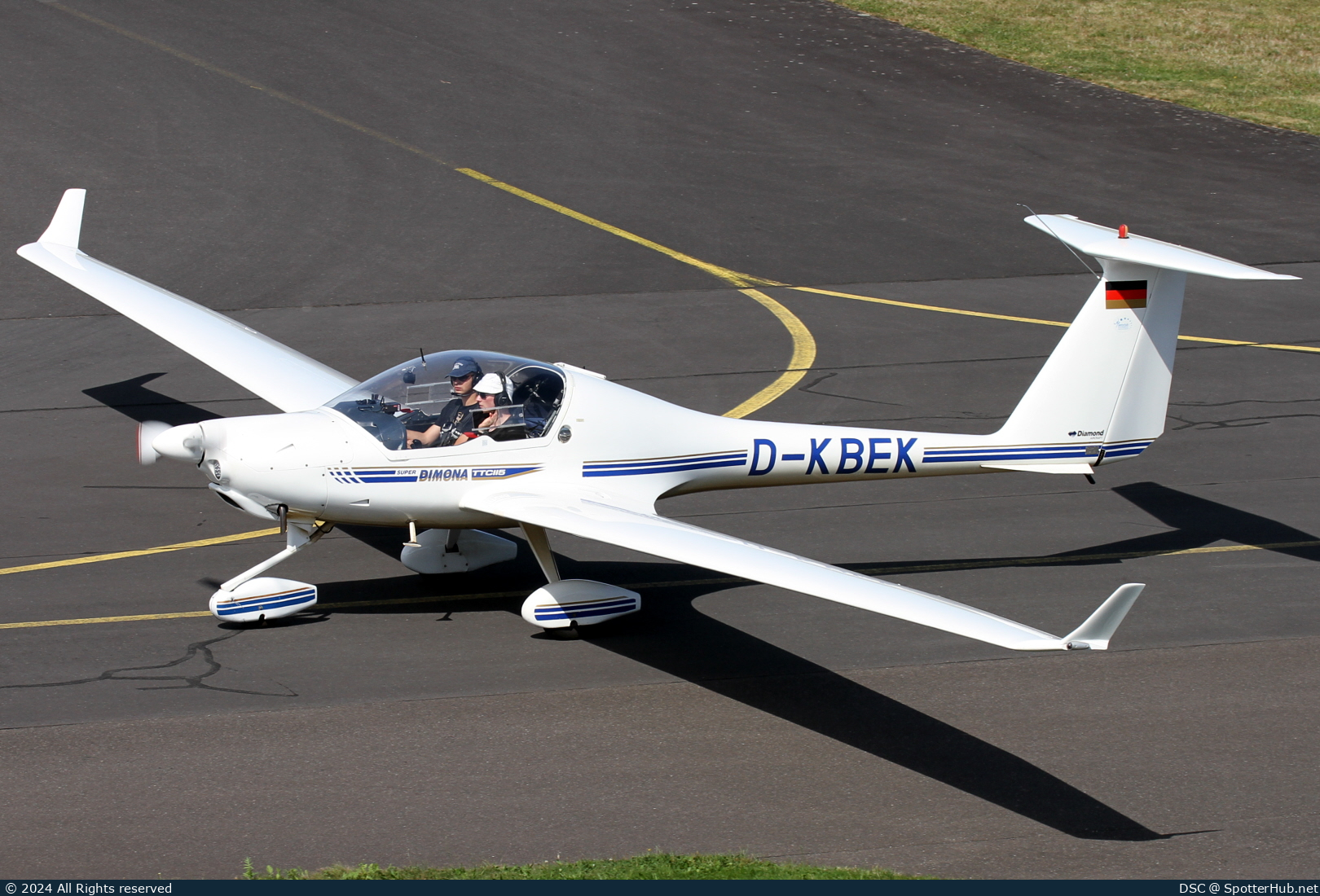 Photo of D-KBEK - Diamond HK36TTC Super Dimona operated by Aeroclub Bonn-Hangelar