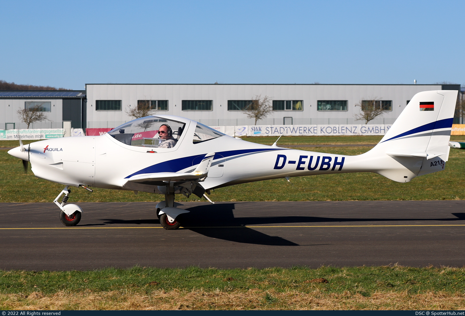 Photo of D-EUBH - Aquila A211 G operated by GAviators
