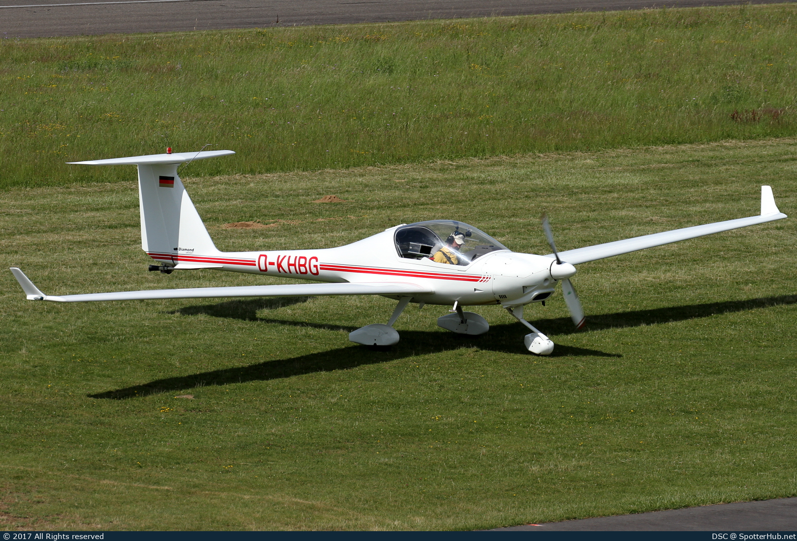 Photo of D-KHBG - Diamond HK36TTC Super Dimona operated by Aero-Club Bexbach