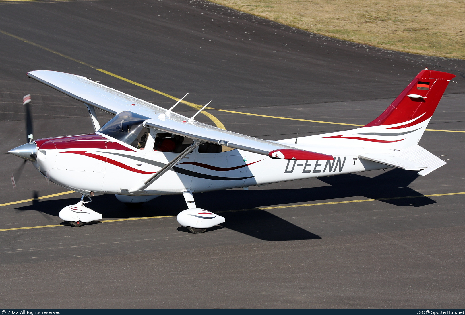 Photo of D-EENN - Cessna 182T Skylane operated by Aero-Club Bremerhaven