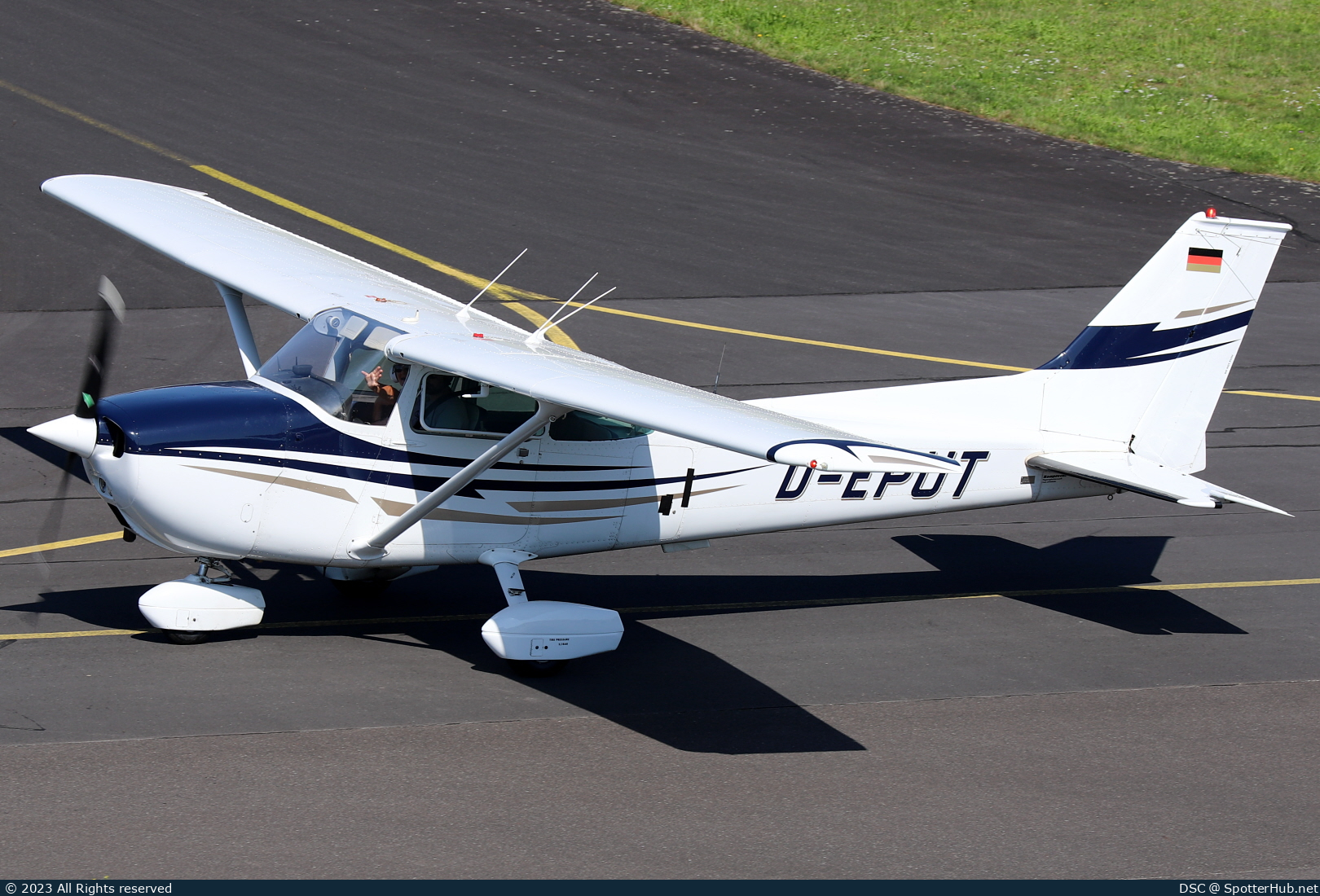 Photo of D-EPUT - Cessna 172M Skyhawk operated by Aero-Club Gelnhausen