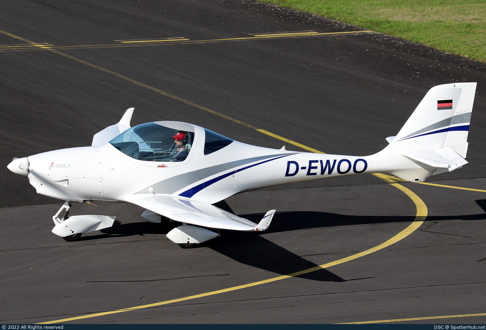 Photo of D-EWOO - Aquila A210 operated by Aero-Club Osnabrück
