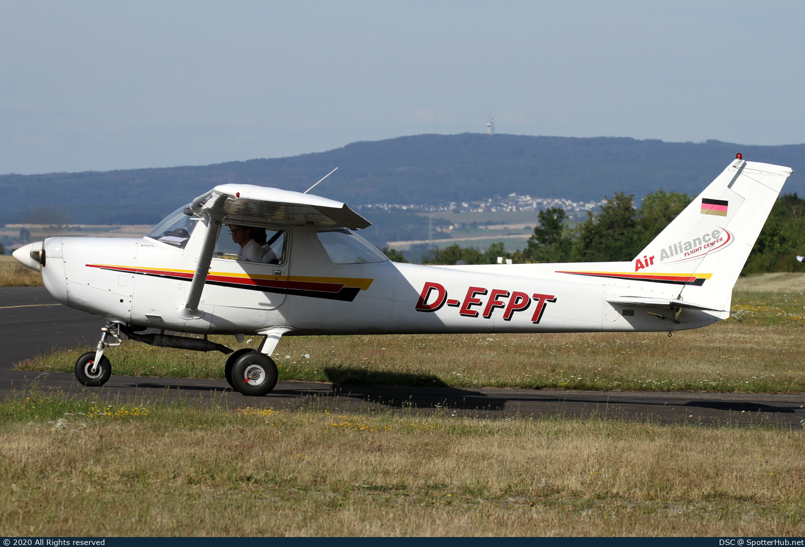 Photo of D-EFPT - Reims-Cessna F152 II operated by Air Alliance Flight Center