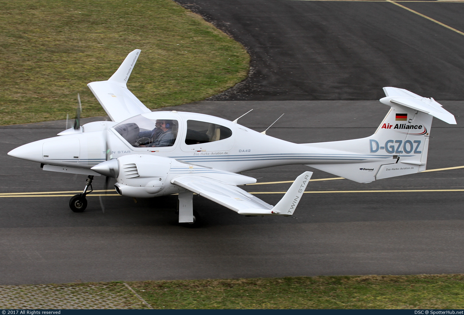 Photo of D-GZOZ - Diamond DA42 Twin Star operated by Air Alliance Flight Center