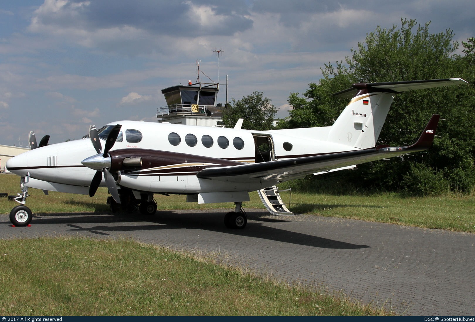 Photo of D-ILAH - Beechcraft B200GT Super King Air 250 operated by Anton Häring