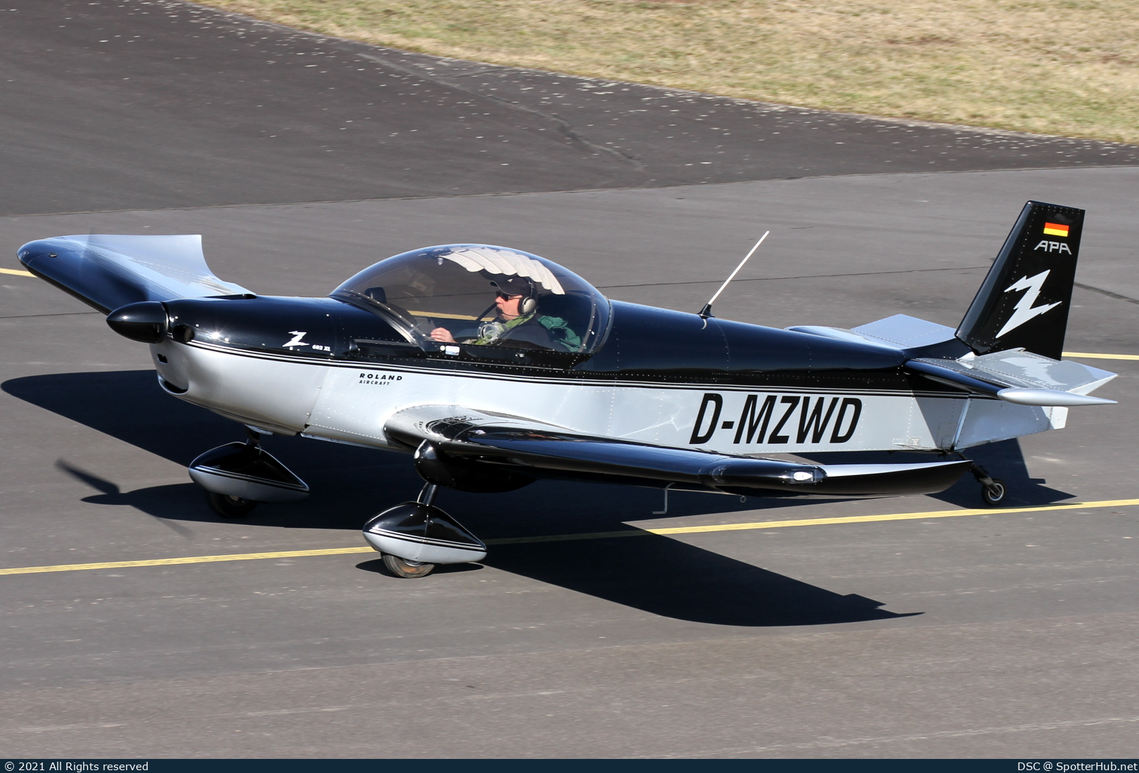 Photo of D-MZWD - Roland Z-602 XL operated by APA Werbemittel
