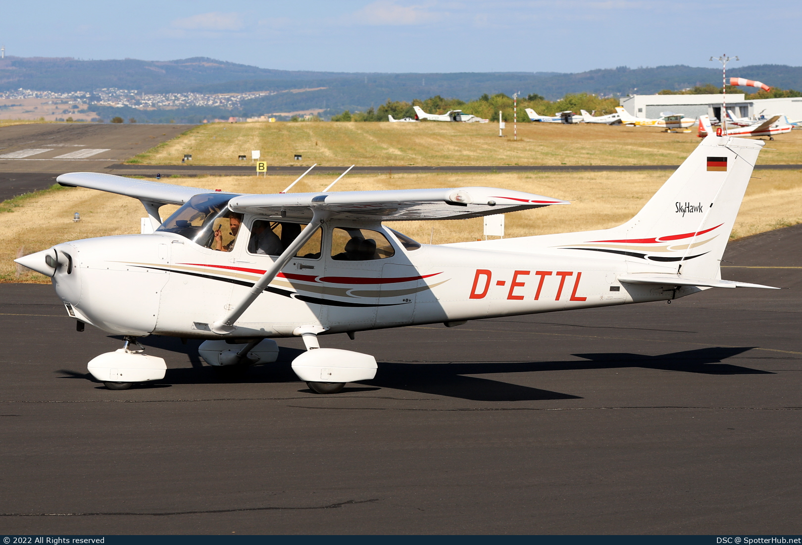 Photo of D-ETTL - Cessna 172R Skyhawk II operated by ATC Aviation Training & Transport Center
