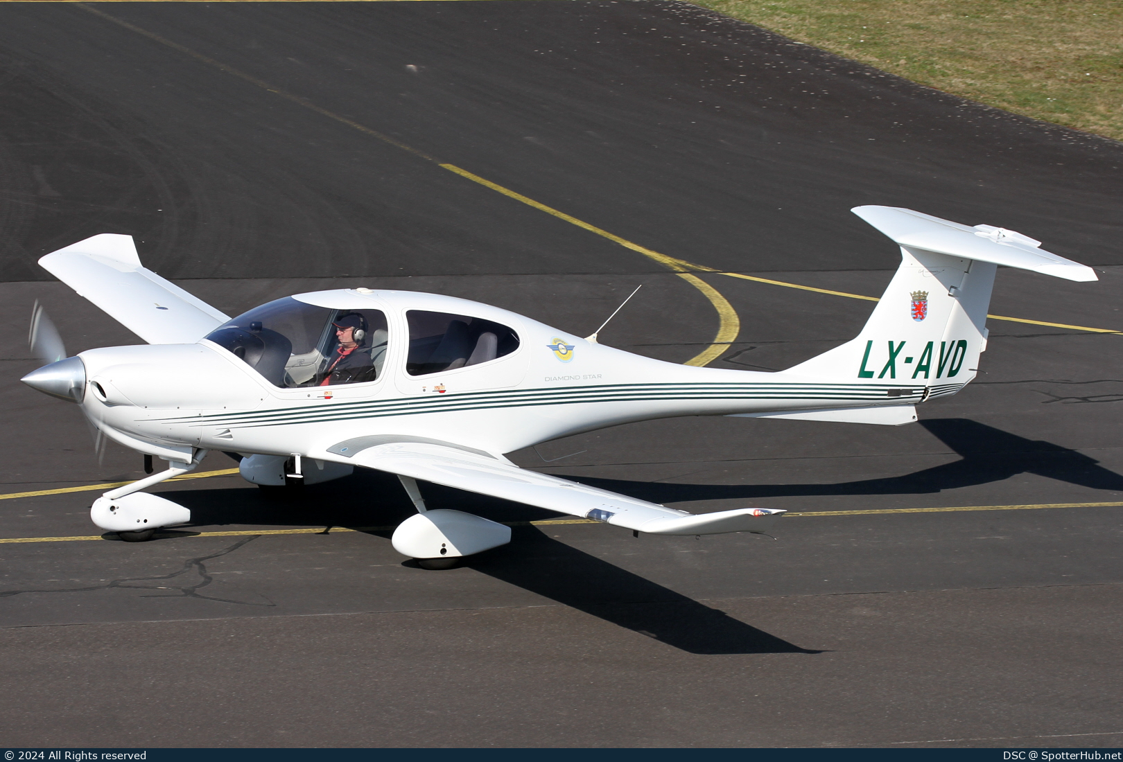 Photo of LX-AVD - Diamond DA40 Diamond Star operated by Aviasport Luxembourg