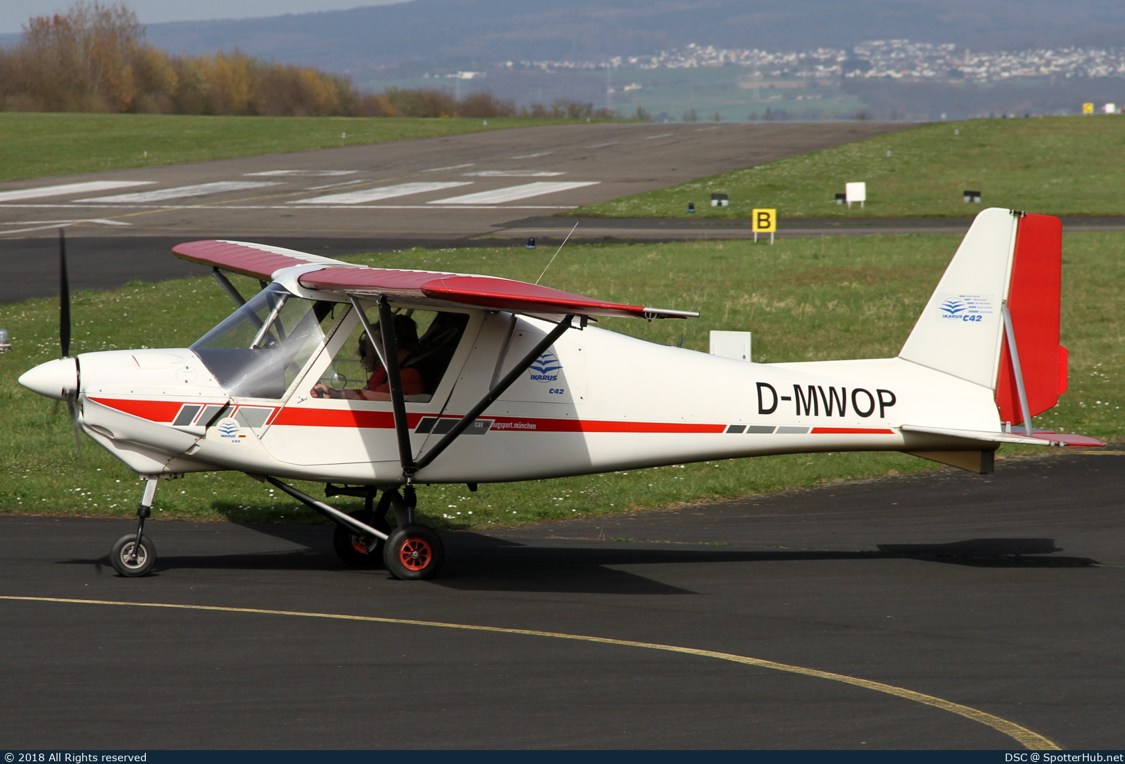 Photo of D-MWOP - Comco Ikarus C42 operated by cavok.flugsport.münchen