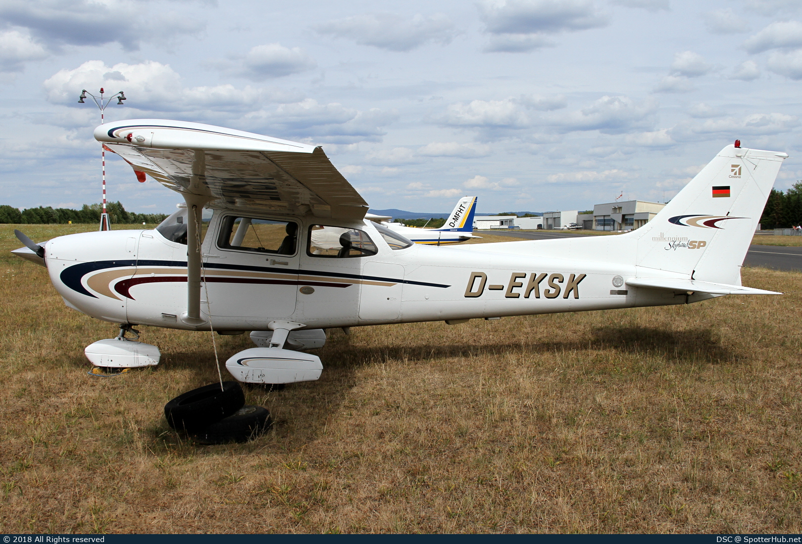 Photo of D-EKSK - Cessna 172S Skyhawk SP operated by Hanseatischer Fliegerclub München