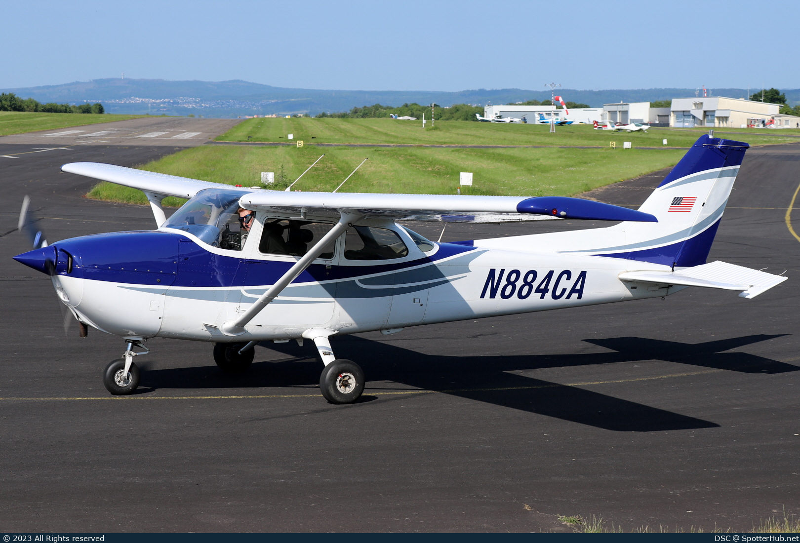 Photo of N884CA - Cessna 172N Skyhawk II operated by Coleman Aero Club