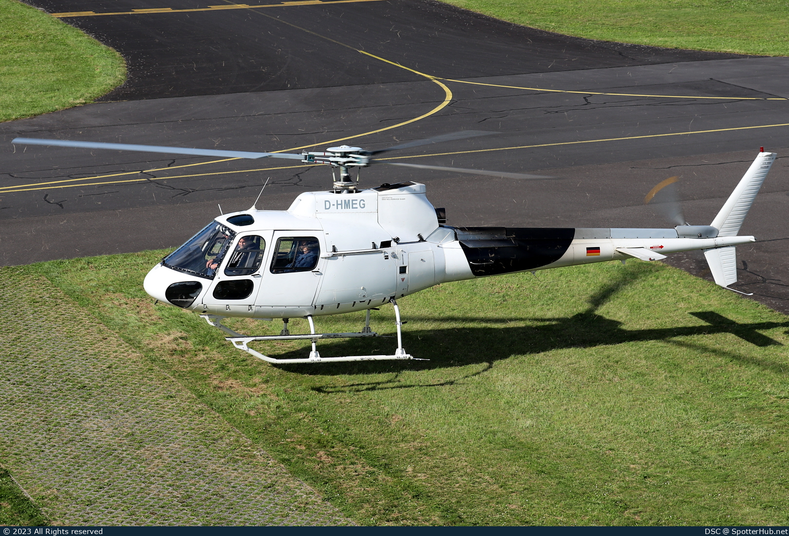 Photo of D-HMEG - Aérospatiale AS350B2 Écureuil operated by DHD Heliservice