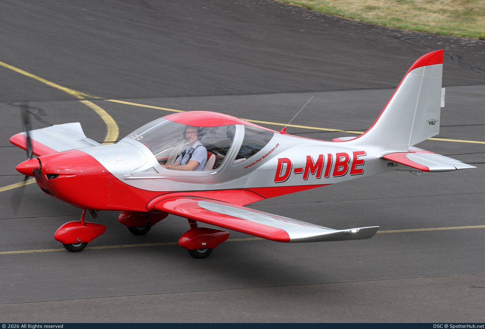 Photo of D-MIBE - Evektor EuroStar SL operated by Flugsportzentrum Bautzen