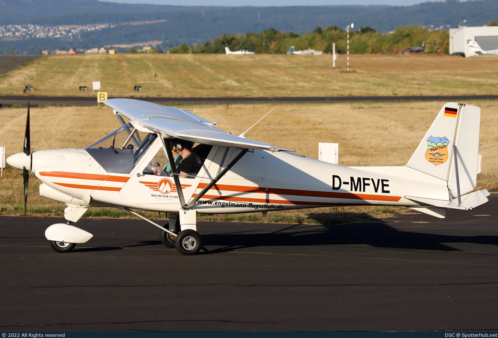 Photo of D-MFVE - Comco Ikarus C42 B operated by Engelmann Flugschule