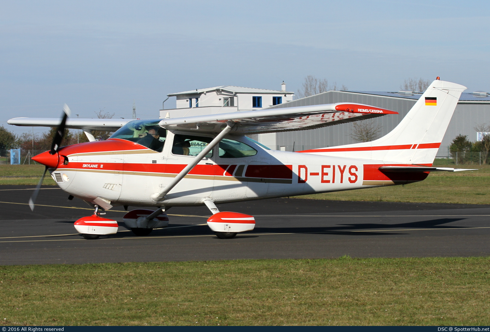 Photo of D-EIYS - Reims-Cessna F182Q Skylane II operated by Fliegerclub Moosburg