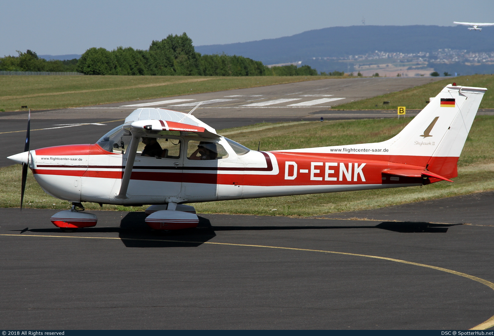 Photo of D-EENK - Reims-Cessna F172M Skyhawk operated by Flightcenter Saar