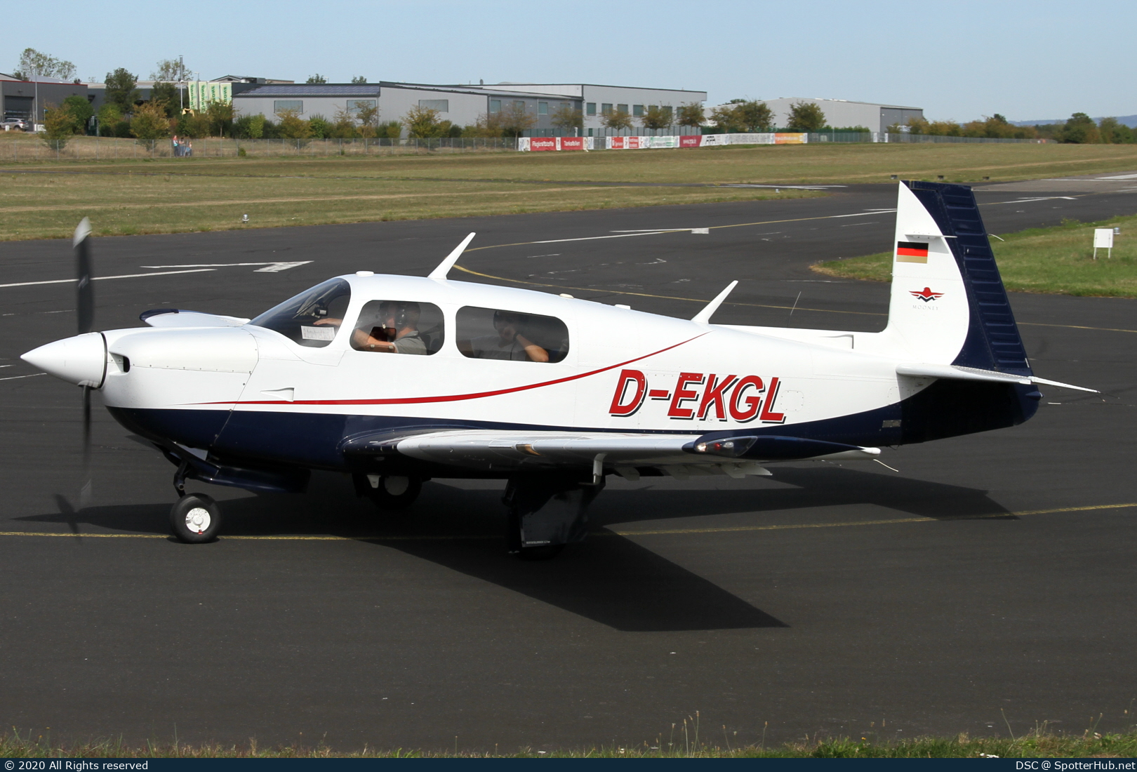 Photo of D-EKGL - Mooney M20J 201 operated by Fliegergruppe Leutkirch