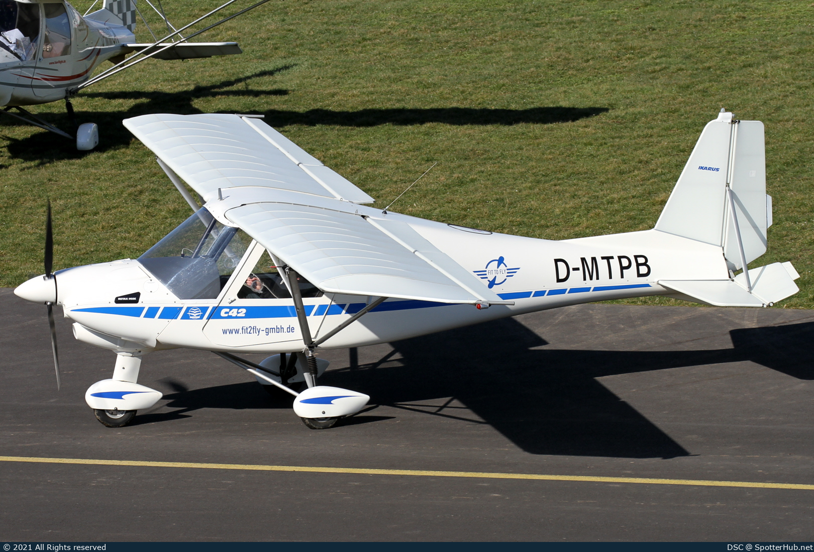 Photo of D-MTPB - Comco Ikarus C42 operated by Fit To Fly