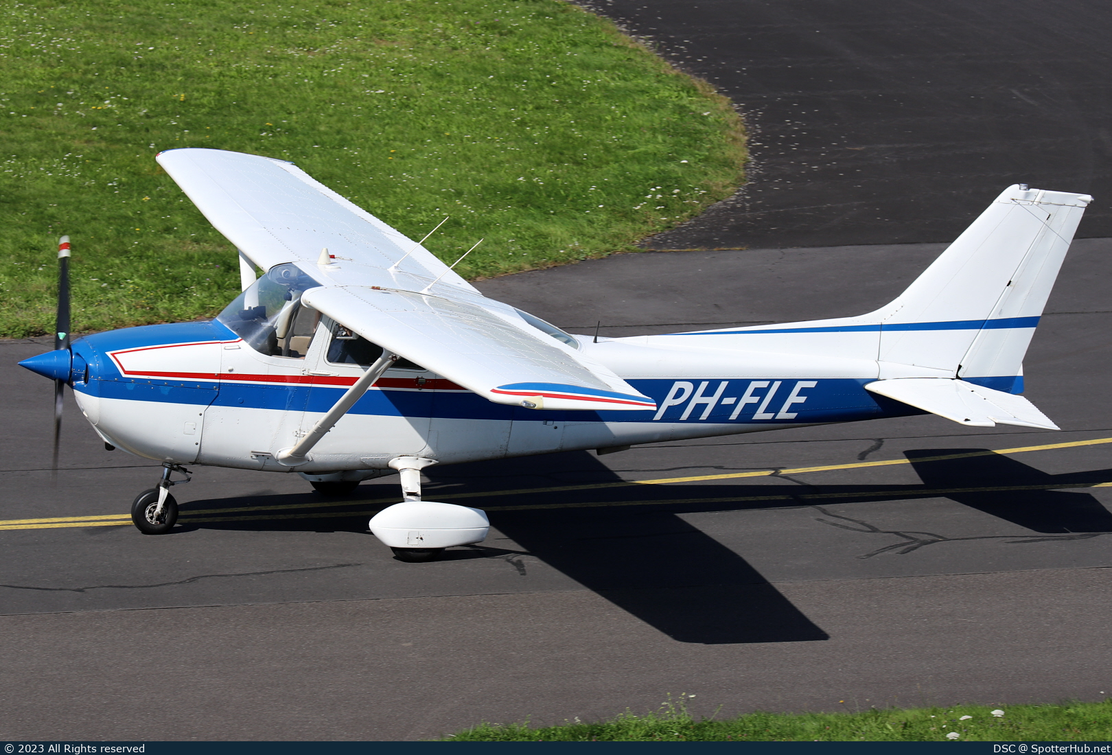 Photo of PH-FLE - Reims-Cessna F172N Skyhawk II operated by Private