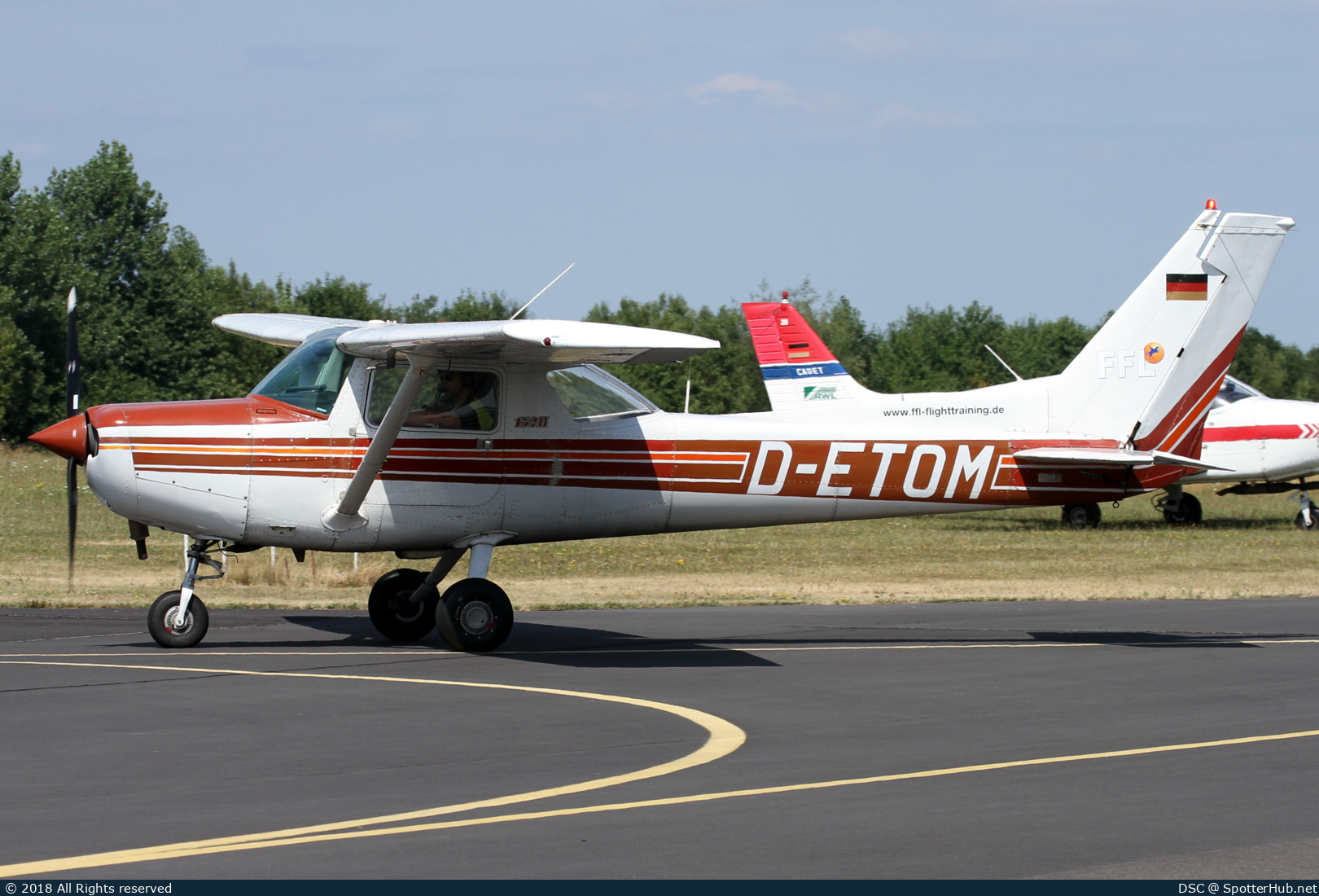 Photo of D-ETOM - Cessna 152 II operated by FFL Flugschule