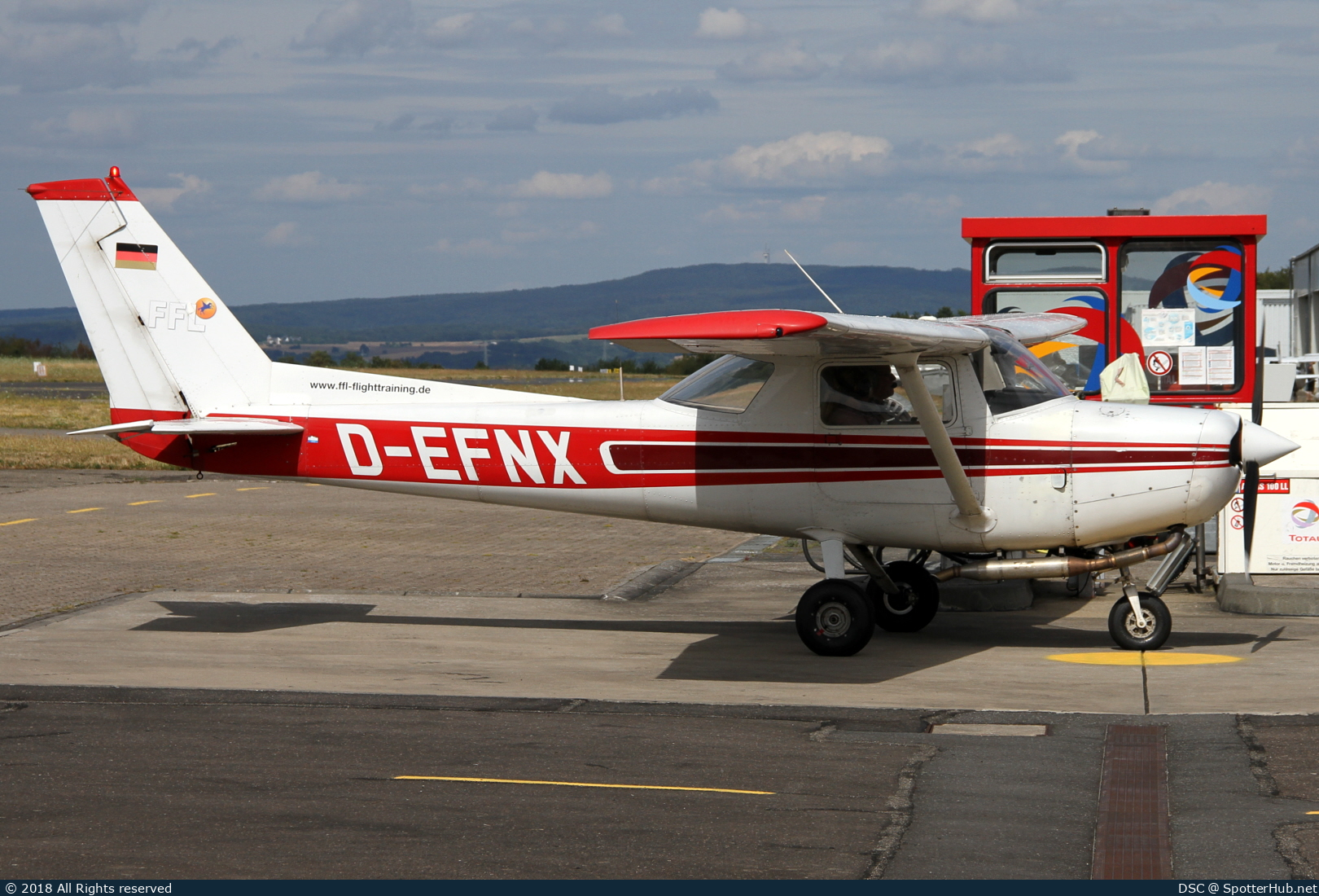 Photo of D-EFNX - Reims-Cessna F152 operated by FFL Flugschule