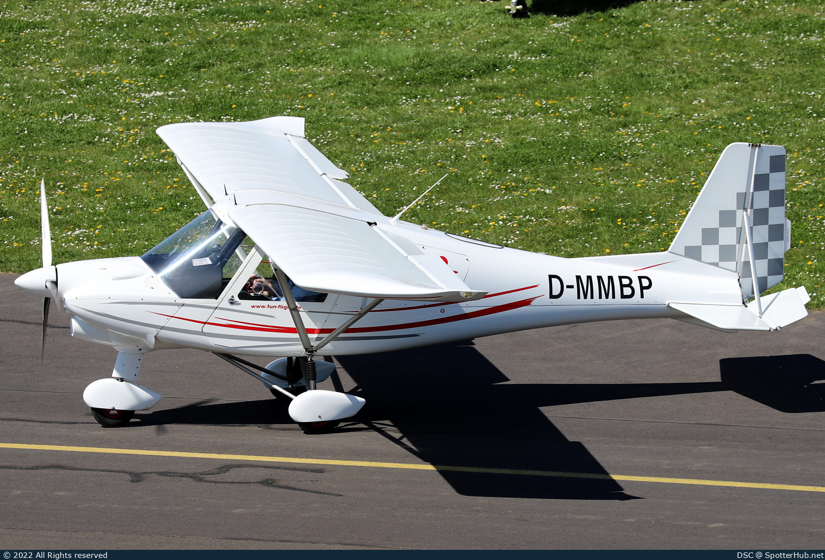 Photo of D-MMBP - Comco Ikarus C42 B operated by FunFlight Flugschule Münster